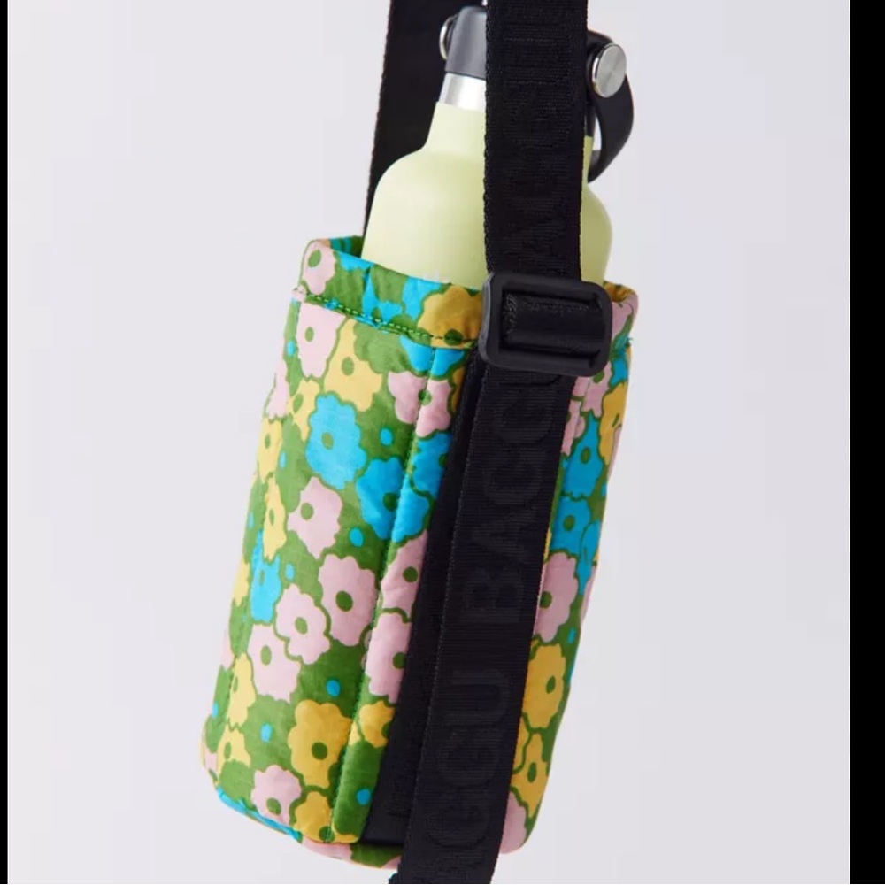 BAGGU puffy water bottle sling